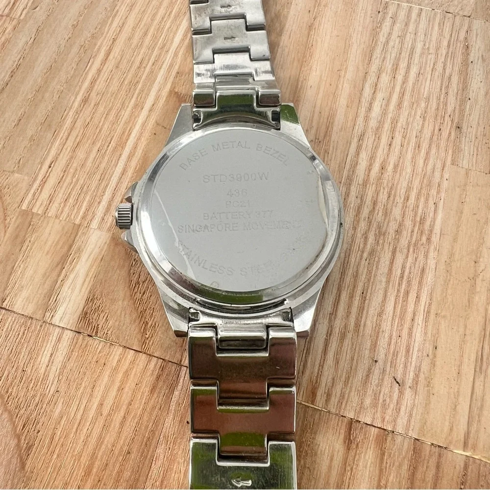 Studio time ladies silver tone crystal accented watch NEW BATTERY